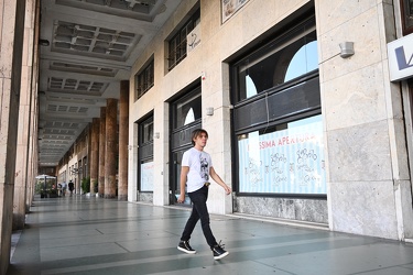 Genova, piazza della Vittoria - prossima apertura pizzeria napol