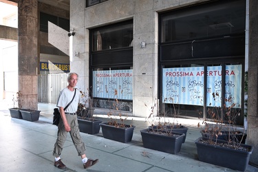 Genova, piazza della Vittoria - prossima apertura pizzeria napol