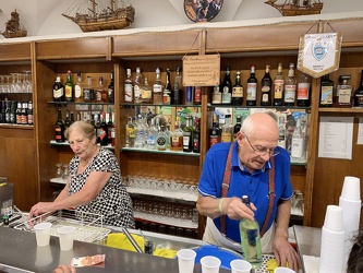 Genova, locali storici tradizionali - il bar degli asinelli in v