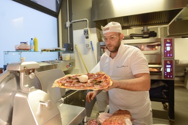 Genova, via Cecchi - la pizzeria PizzaMaria, aperta da poche set