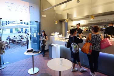 Genova - piazza Matteotti - bar pasticceria Douce