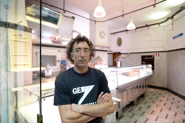 Genova, centro storico - apre una nuova macelleria in via dei ma