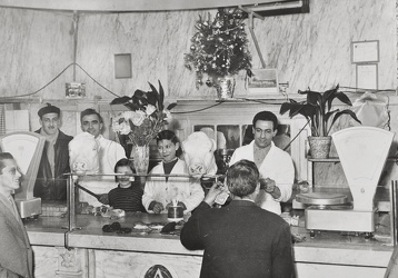 Genova - storica macelleria in Via Lomellini