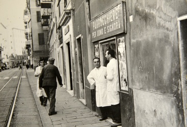 Genova, Rivarolo, via Jori - storica bottega parrucchieri di Ang