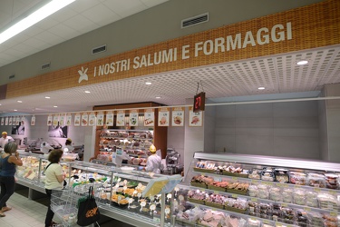 Genova - supermercato Basko in via Emilia a Molassan