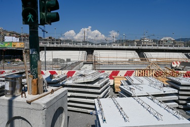 Genova, zona Brignole - cantiere scolmatore Bisagno - appaiono p