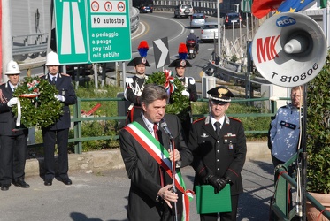 cerimonia lapide carabiniere morto Genova Est