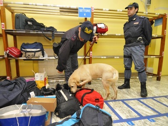 Genova - controlli stazioni polizia cinofila