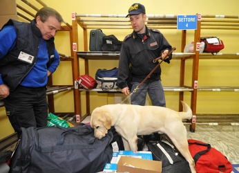 Genova - controlli stazioni polizia cinofila