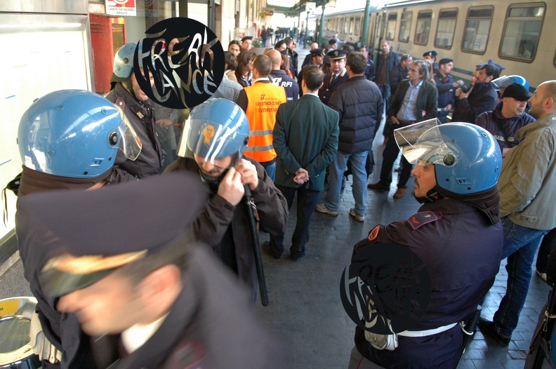 tifosi_napoli_stazione_polizia_5483.jpg