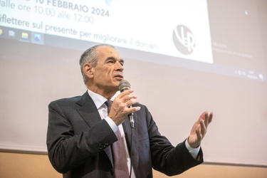Genova, istituto Vittorio Emanuele - lezione di Carlo Cottarelli