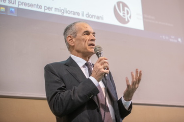 Genova, istituto Vittorio Emanuele - lezione di Carlo Cottarelli