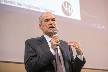 Genova, istituto Vittorio Emanuele - lezione di Carlo Cottarelli