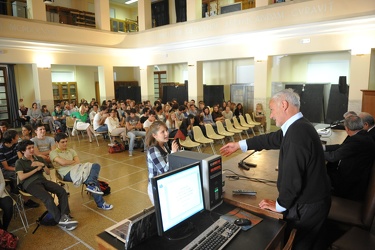 Genova - liceo D'Oria - conferenza in aula magna sul tema dell'e
