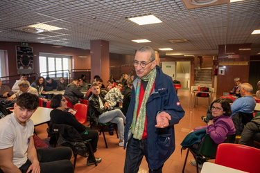 Genova, casa dello studente - lezione sulla resistenza di Mauriz
