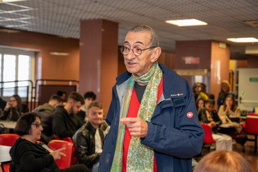 Genova, casa dello studente - lezione sulla resistenza di Mauriz