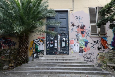Genova - via Bertani - i locali che ospitano il centro sociale B