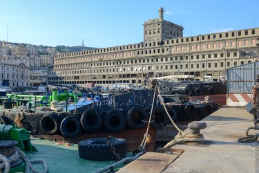Genova, zona Ponte Parodi con silos Hennebique