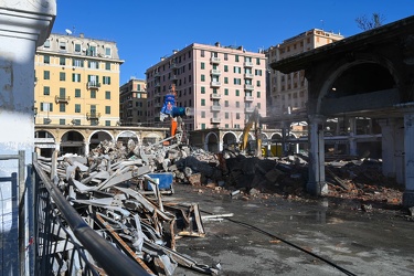 Genova, ex mercato Corso Sardegna, iniziate prime demolizioni ca