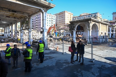 Genova, ex mercato Corso Sardegna, iniziate prime demolizioni ca