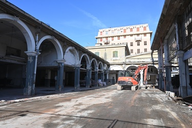 Genova, ex mercato Corso Sardegna, iniziate prime demolizioni ca