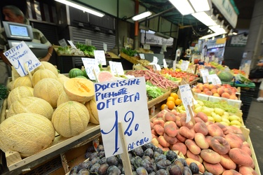 Genova - mercato orientale - prezzi ortaggi, frutta e verdura fe
