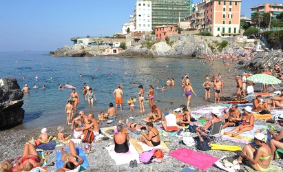 Genova - estate metà agosto - spiagge e bagnanti 