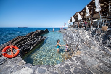 Genova, Nervi, passeggiata - stabilimento balneare storico, Bagn