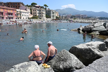 Genova - da oggi i bagnini presidiano le spiagge libere