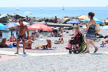 Genova - da oggi i bagnini presidiano le spiagge libere