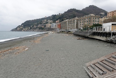 Genova, Voltri - la spiaggia e il litorale - il termine della nu