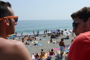 Genova Voltri - spiaggia in parziale ripascimento, ma molto freq