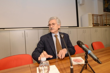 Genova, sala CAP - Massimo D'Alema presenta nuovo soggetto polit