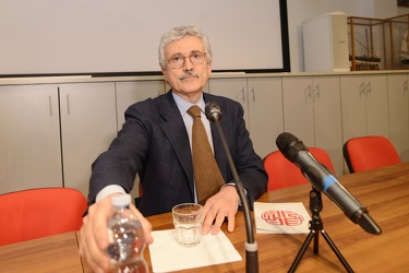 Genova, sala CAP - Massimo D'Alema presenta nuovo soggetto polit