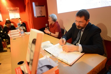 Genova, Feltrinelli - Ignazio Marino presenta il suo libro insie