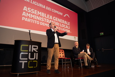 Genova, cinema Sivori - assemblea amministratori locali partito 