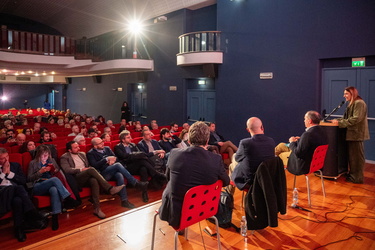 Genova, cinema Sivori - assemblea amministratori locali partito 