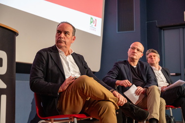 Genova, cinema Sivori - assemblea amministratori locali partito 