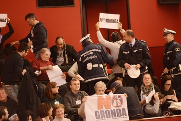 Genova - consiglio comunale - ennesima discussione sul tema dell