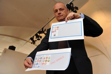 Genova - candidato sindaco Enrico Musso denuncia grafica fuorvia