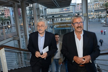 Genova - Massimo D'Alema tiene incontro presso acquario