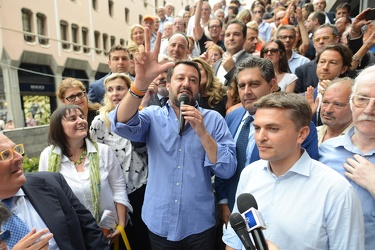 Genova - davanti locale moody - chiusura campagna elettorale Buc