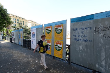 Genova, elezioni amministrative 2017 - rastrelliere per manifest