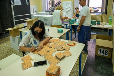 Genova, Certosa - allestimento seggi elezioni amministrative