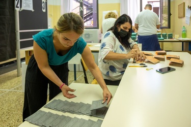 Genova, Certosa - allestimento seggi elezioni amministrative