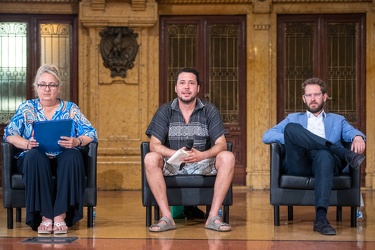 Genova, palazzo della borsa - confronto tra i candidati sindaco 