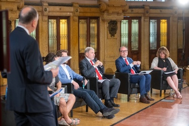 Genova, palazzo della borsa - confronto tra i candidati sindaco 