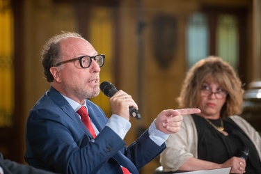 Genova, palazzo della borsa - confronto tra i candidati sindaco 