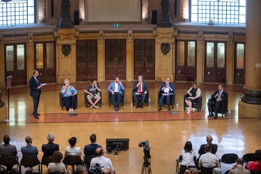 Genova, palazzo della borsa - confronto tra i candidati sindaco 