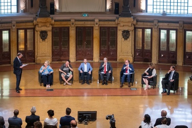 Genova, palazzo della borsa - confronto tra i candidati sindaco 